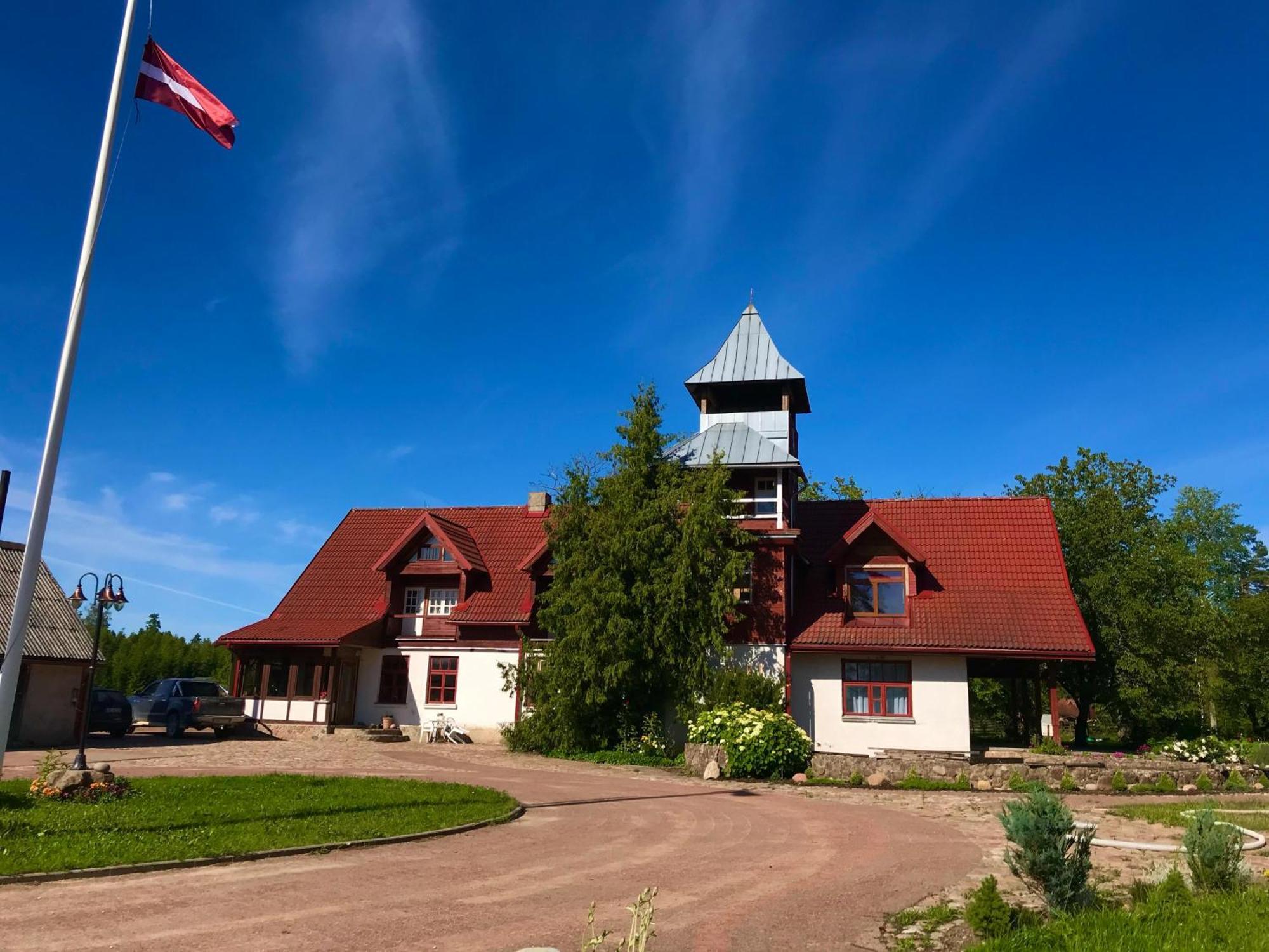 Hotel Pilskalni Ivande Zewnętrze zdjęcie