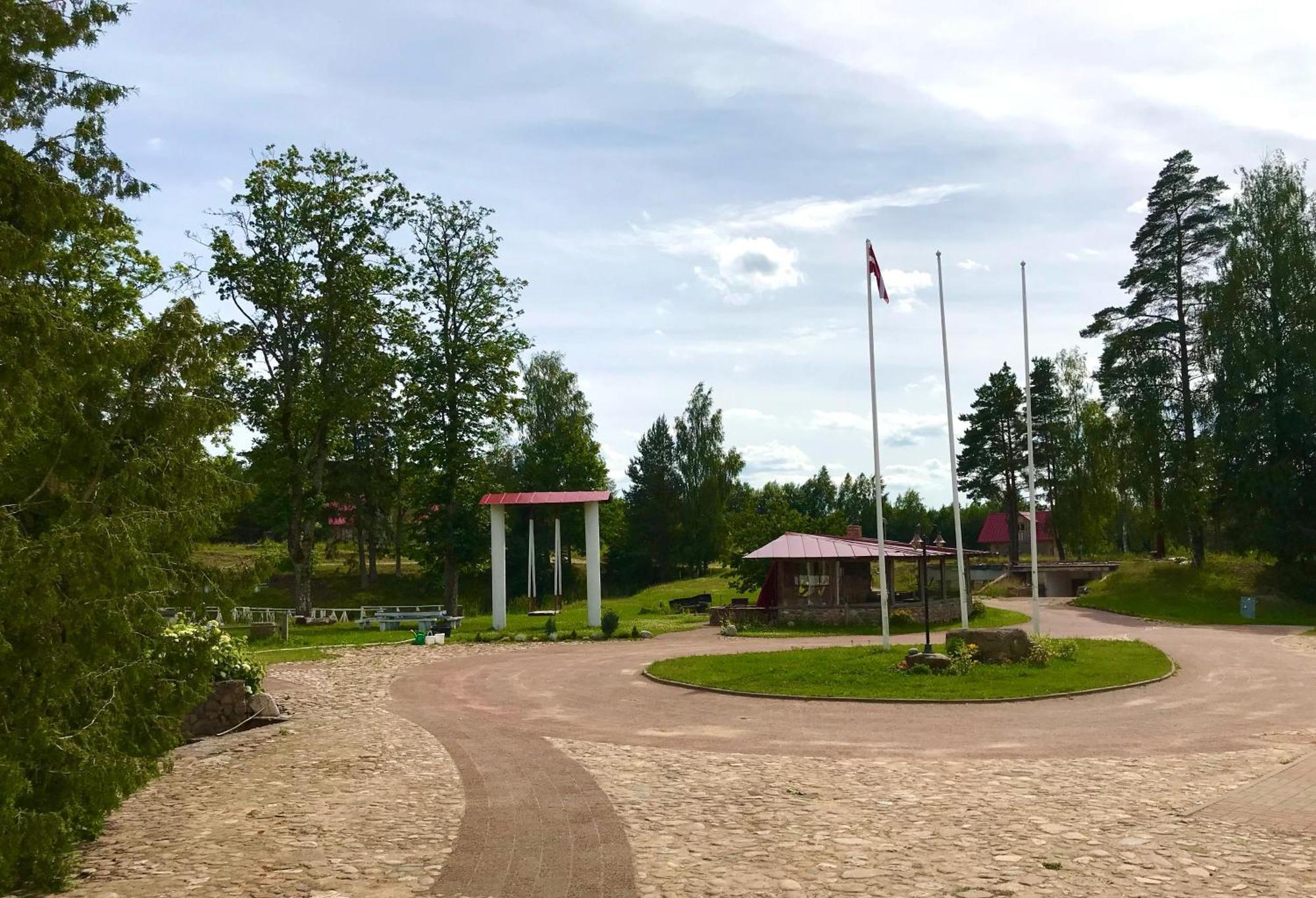 Hotel Pilskalni Ivande Zewnętrze zdjęcie